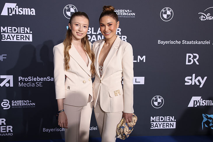 Eleonora Berger mit Mutter Dr. Luise Berger (DOC.BERGER EFFEKT)@ "Blauer Panther -TV & Streaming Award" 2024 Verleihung in der BMW Welt am 23.10.2024 (©Foto: Medien.Bayern - Johannes Müller)